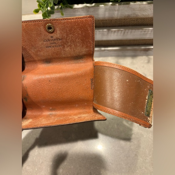 Louis Vuitton Monogram Key Holder - Picture 12 of 15